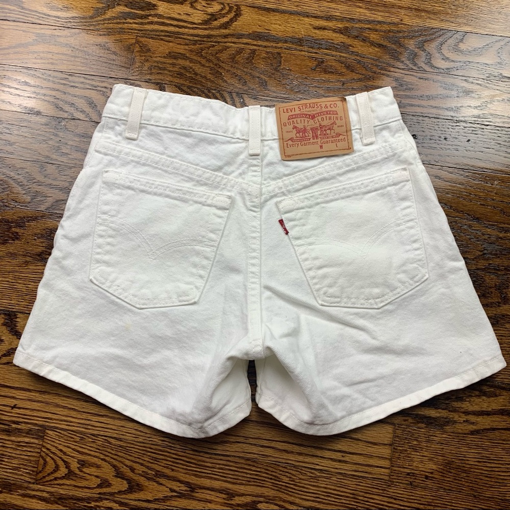 Vintage Levi’s 90s 955 White Mom Jean Shorts